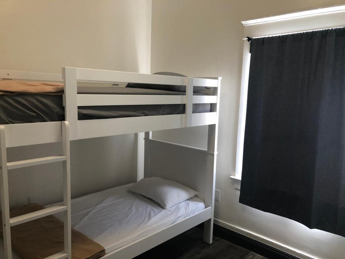 The Wilshire Metro Hostel - Los Angeles — Photos 1